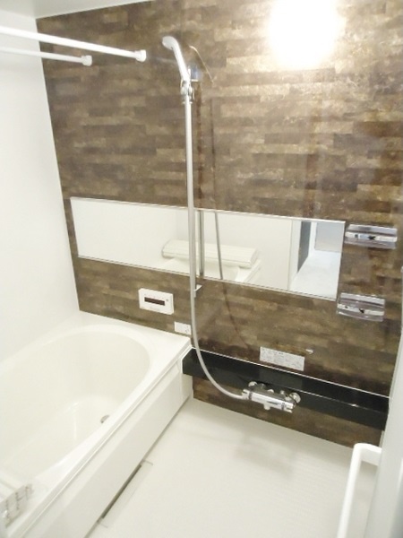 バス・シャワールーム　ご家族や長時間入浴に便利な追い炊き機能付きです♪