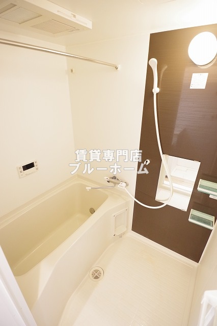 バス・シャワールーム　追い焚き・浴室乾燥機能付き！