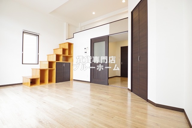 その他部屋・スペース　10帖南東向きの明るい洋室！