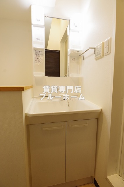 洗面設備　洗面所も収納豊富！
