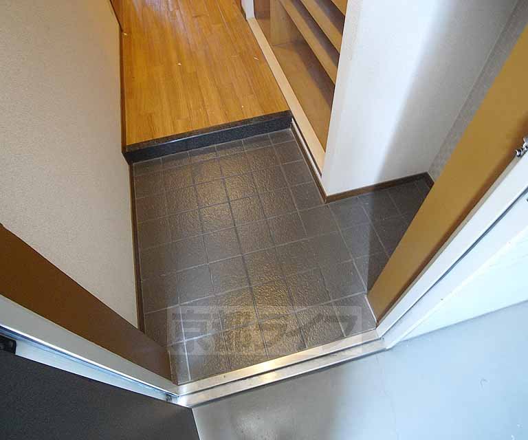 玄関　物置スペースもございます