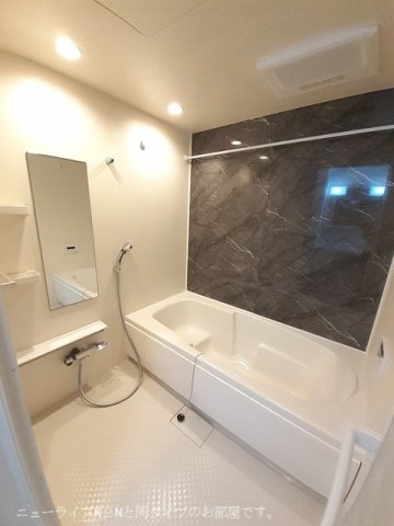 バス・シャワールーム　コンパクトで使いやすいお風呂です