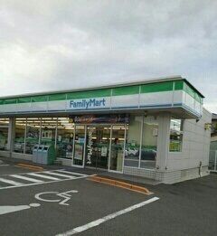 コンビニ　ファミリーマート様（コンビニ）まで1000m