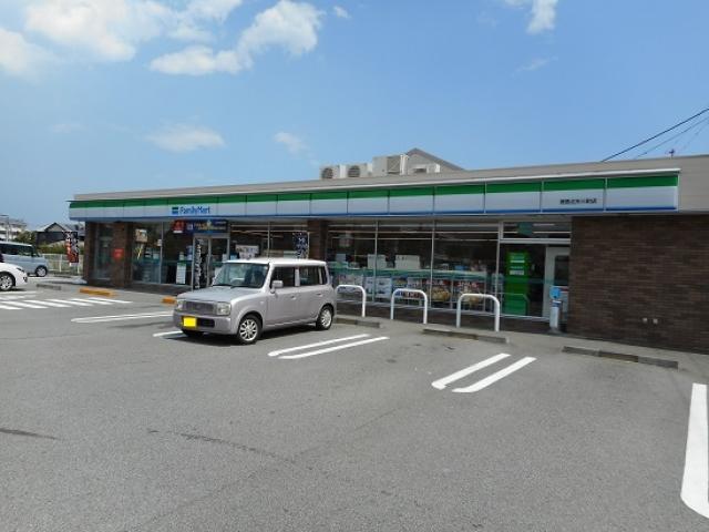 コンビニ　ファミリーマート 北矢三店（コンビニ）まで330m