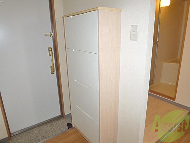 その他　玄関にはシューズボックスもあるので、片付きますよ