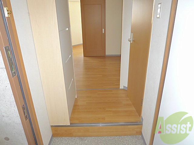 玄関　玄関から開放的な空間がはじまってます！ワクワク♪