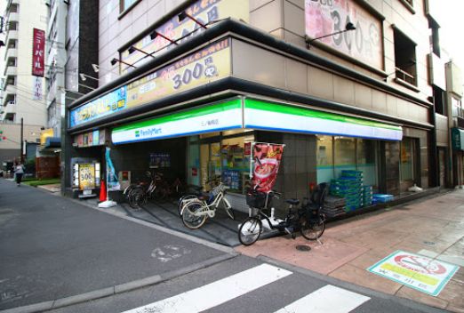 コンビニ　ファミリーマート三ノ輪橋店（コンビニ）まで227m