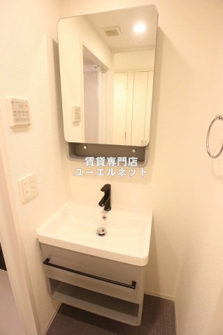 洗面設備　清潔感ある独立洗面台で毎日気持ちよく♪