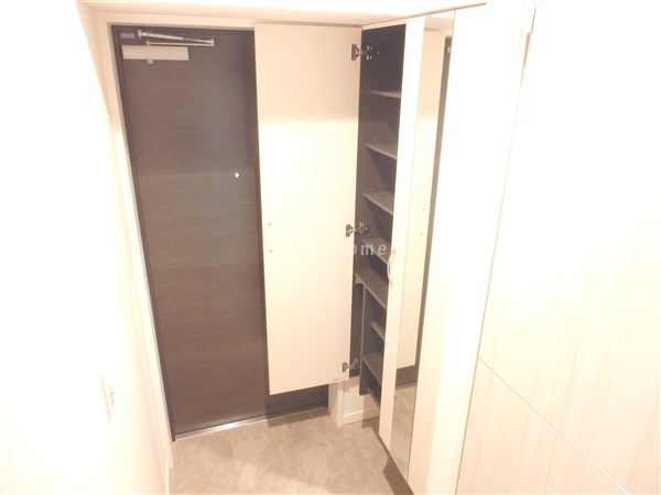 玄関　トールサイズのシューズボックス付き玄関