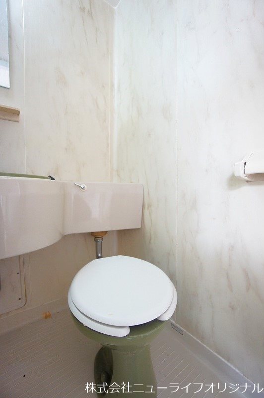 トイレ　トイレットペーパーホルダー付きです☆