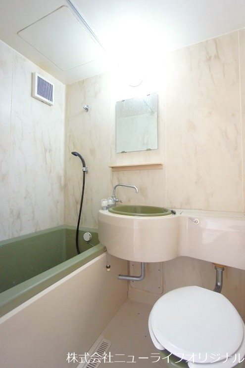 バス・シャワールーム　清潔感溢れる浴室のお写真です☆