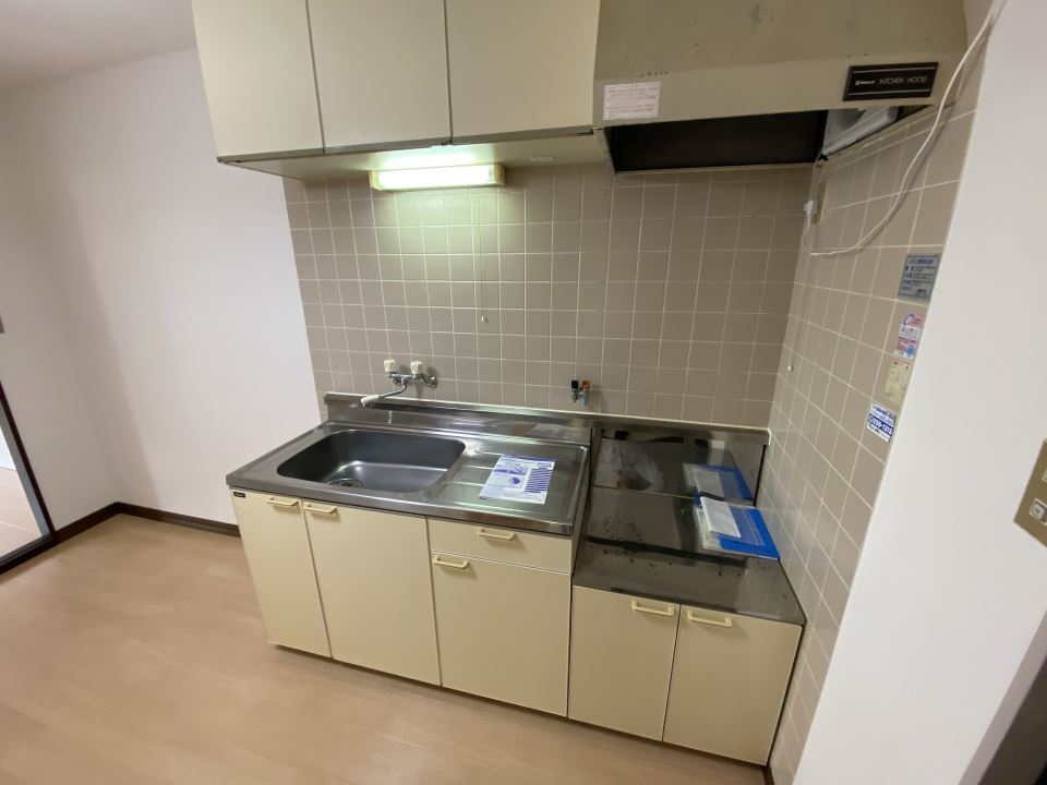 キッチン　６畳の和室です