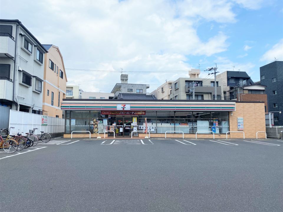 コンビニ　セブンイレブン鹿児島騎射場店（コンビニ）まで240m