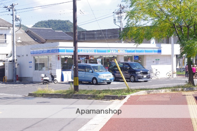 コンビニ　ローソン三原皆実店（コンビニ）まで733m