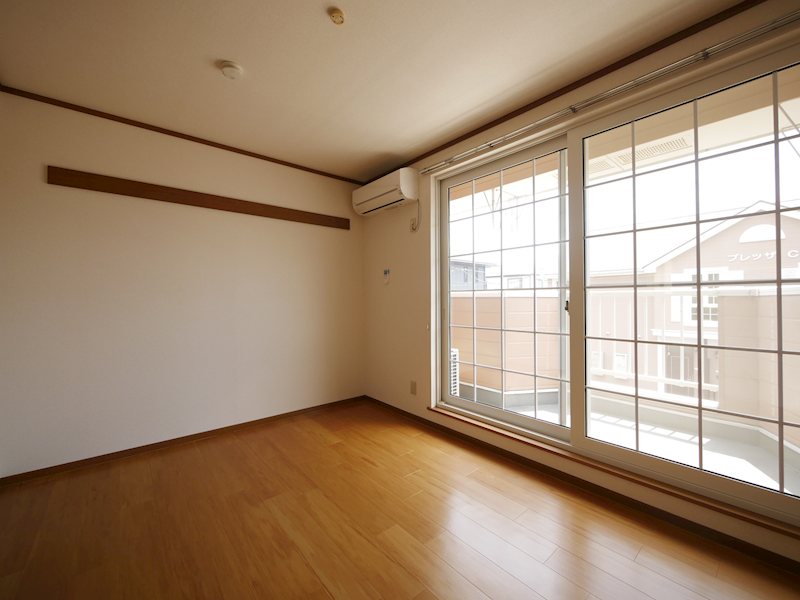 その他　南側洋室６帖