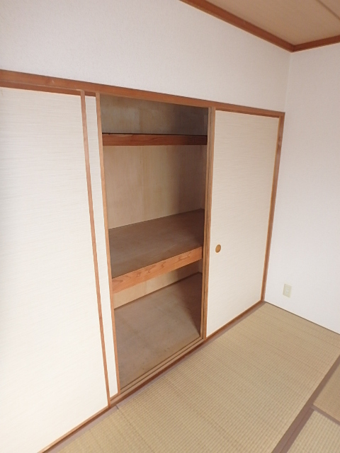 収納　奥行きしっかりの押入れは重宝しますね。