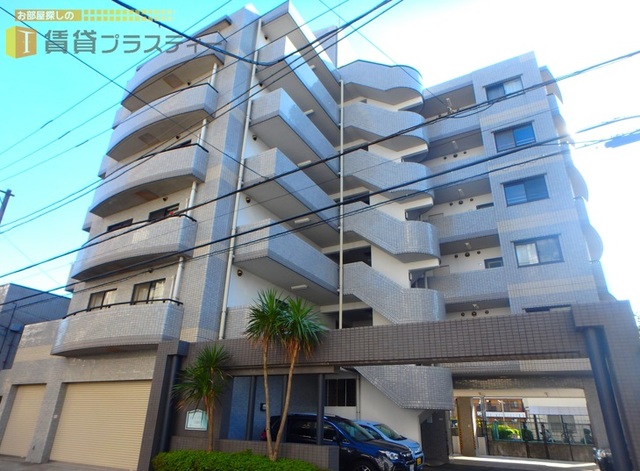 建物外観　大通りから一本裏の静かな環境です