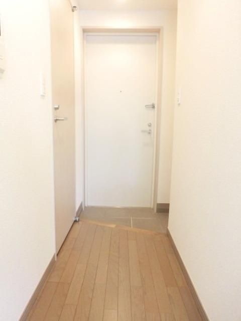 玄関　※別部屋の参考写真です。