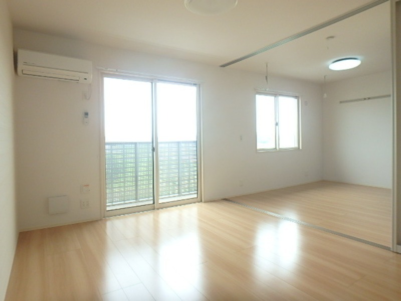 居室・リビング　図面と現状に相違がある場合には現状を優先