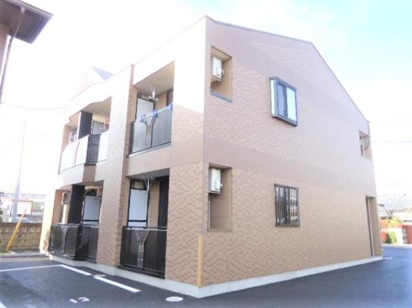 建物外観　鉄骨造２階建て