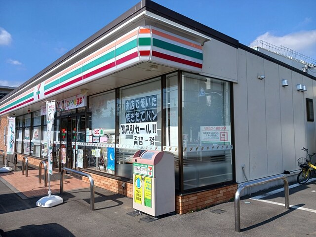 コンビニ　セブンイレブン（コンビニ）まで599m