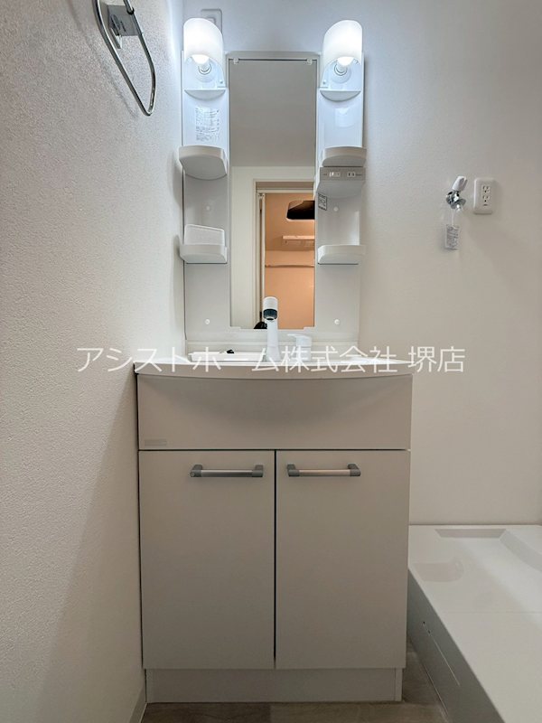 洗面設備　シャワー付き洗面化粧台