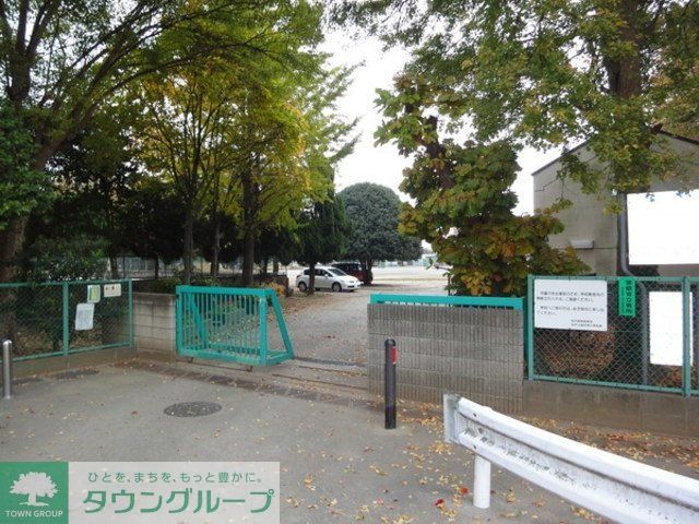 小学校　柏市立酒井根小学校（小学校）まで694m