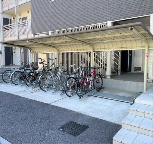その他　屋根付き駐輪場