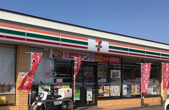 コンビニ　セブンイレブン（コンビニ）まで700m