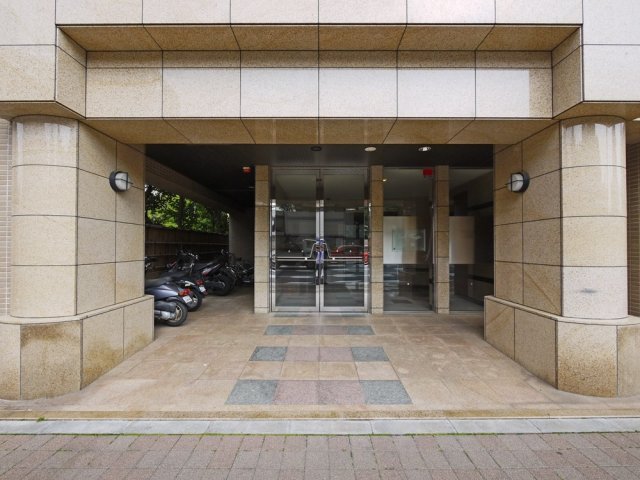 エントランス　建物の内部です