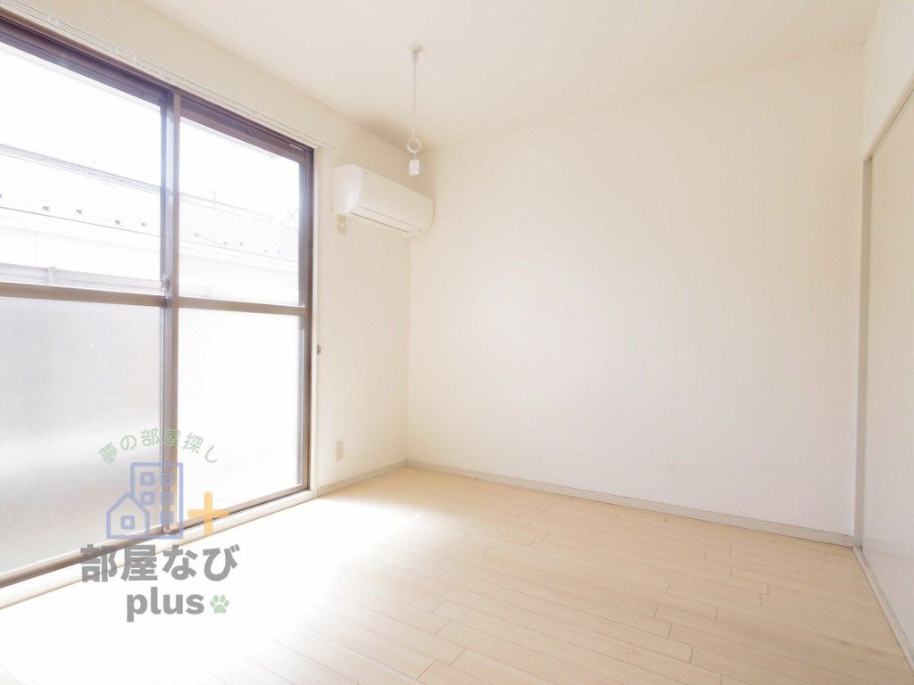 居室・リビング　※他号室写真です