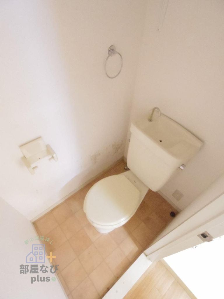 トイレ　※他号室写真です