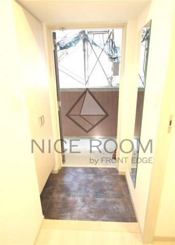 玄関　スプランディッド新大阪キャトル　玄関