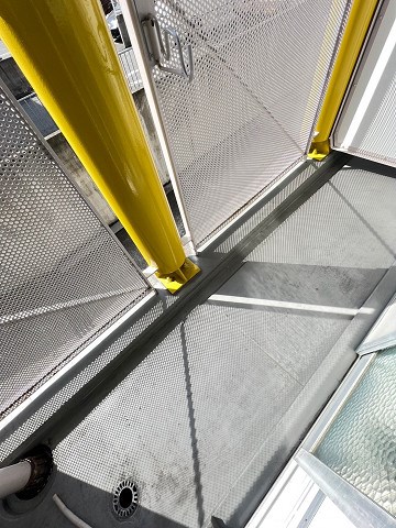 バルコニー　暖かな日差しのふりそそぐバルコニー