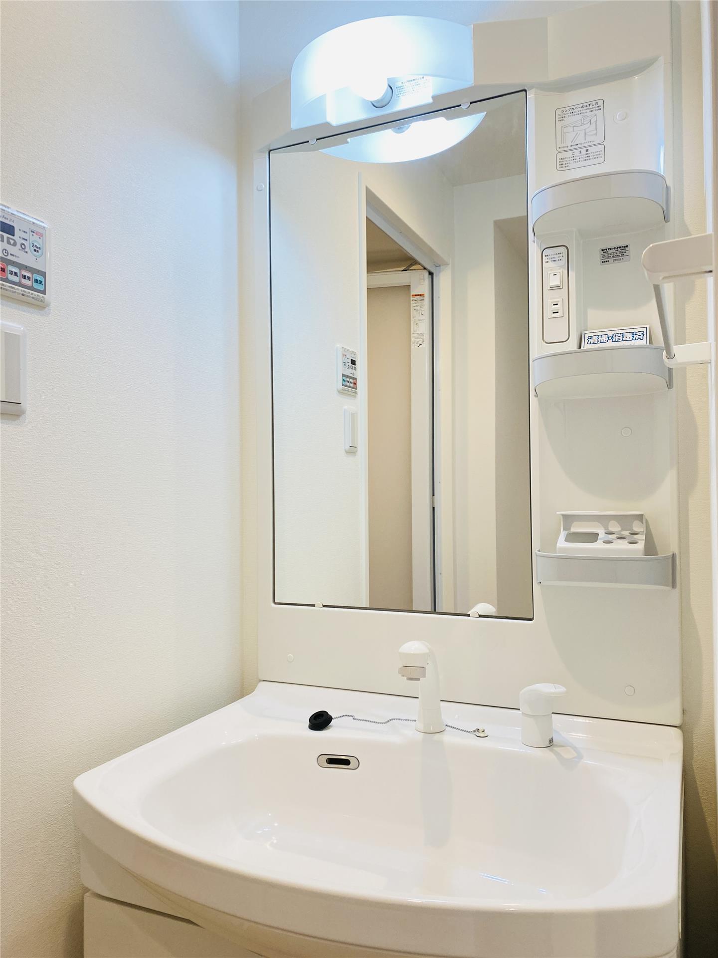 洗面設備　※同物件同タイプ別室の写真です