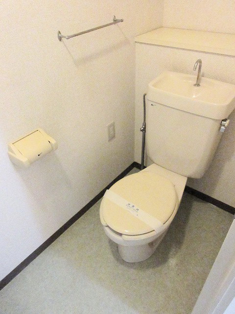 トイレ　個室トイレです！ウォシュレット新設！新品はいいですね！