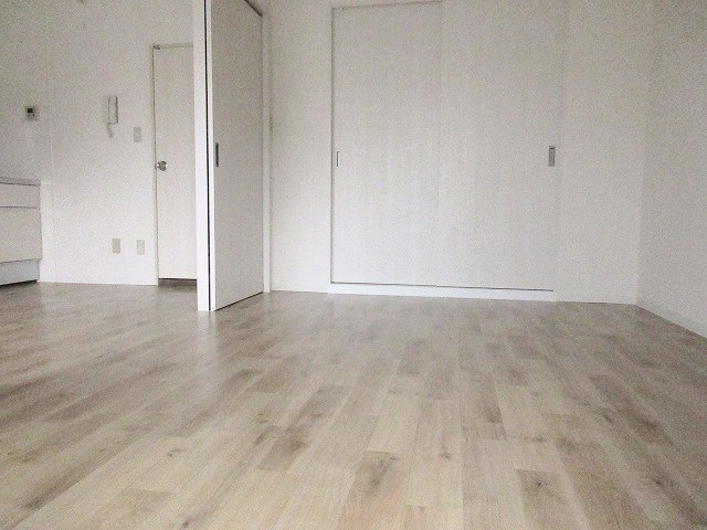 その他部屋・スペース　DKと仕切る事もできて、寝室に早変わりします♪インナーサッシ