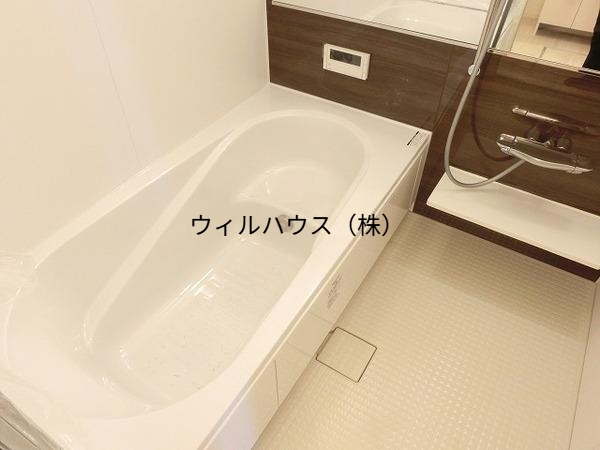 バス・シャワールーム　浴室乾燥機、追焚機能付の広々バスルーム！