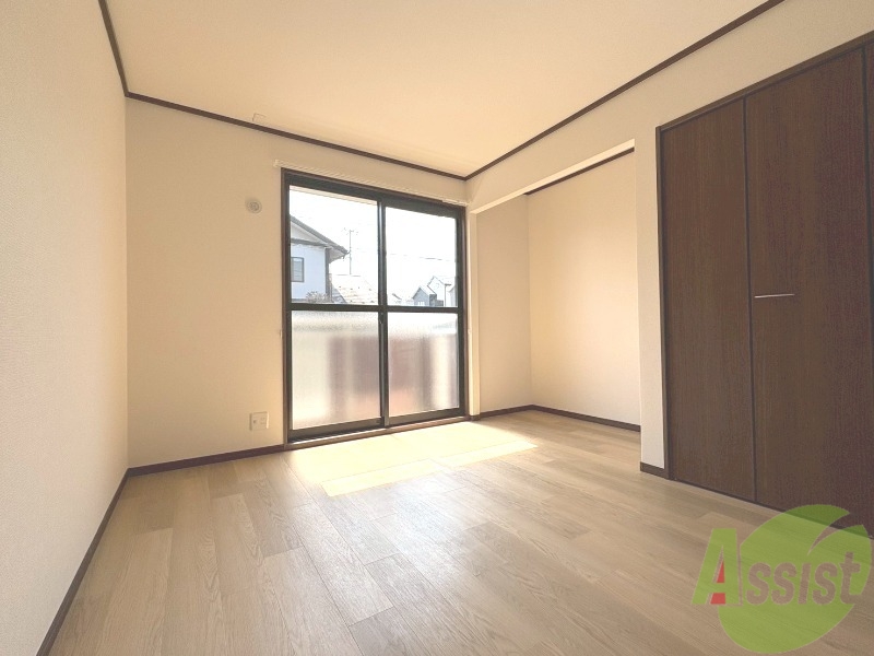 その他部屋・スペース　７．５帖の寝室です。ベッドを置いても狭く感じないです。