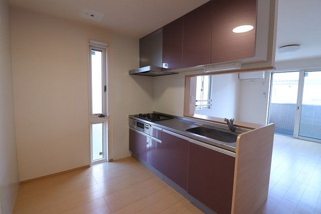 キッチン　三口ガスコンログリル付システムキッチン