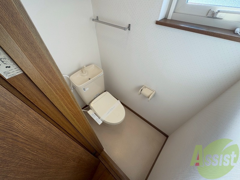 トイレ　こちらはトイレです。清潔感があり、安心して使用できます。