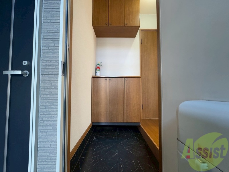 玄関　玄関の様子です。明るい印象ですね。気分もあがりそう。