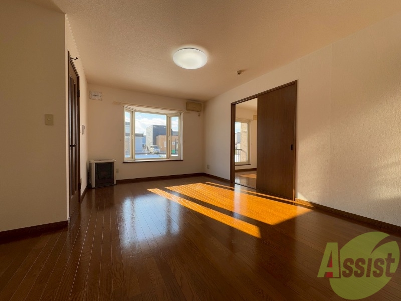 居室・リビング　広くてキレイなお部屋が広がっていて、充実した生活が送れそう。