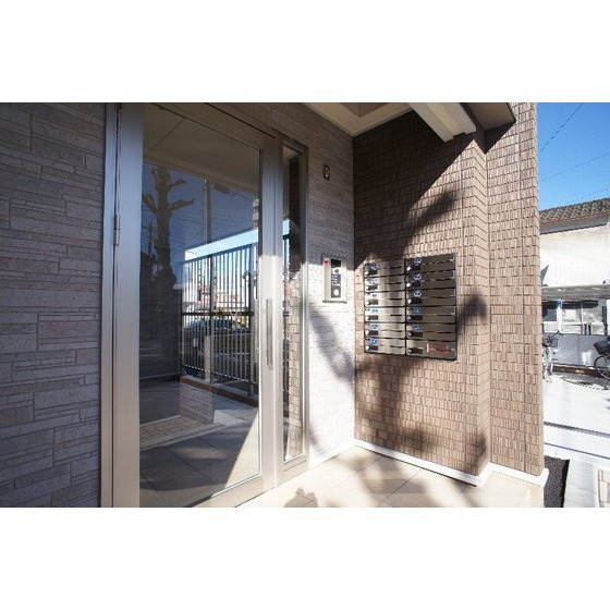 その他　共用エントランスにはオートロックあり