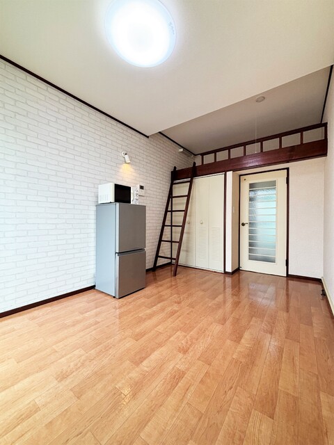 居室・リビング　※冷蔵庫・電子レンジは残置物です。