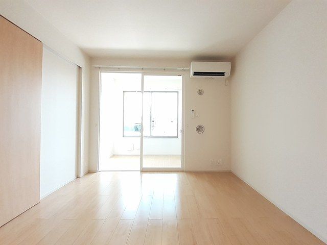 居室・リビング　居間です