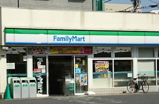 コンビニ　ファミリーマート 東十条六丁目店（コンビニ）まで384m