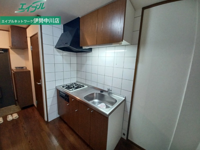 キッチン　別部屋反転写真です