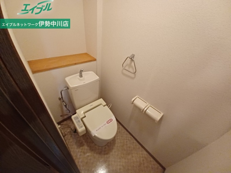 トイレ　別部屋反転写真です