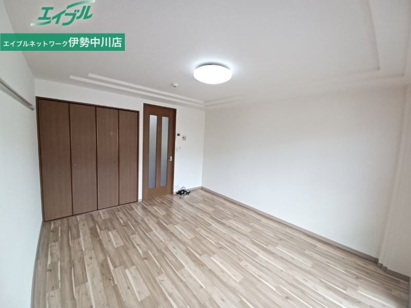 居室・リビング　別部屋反転写真です